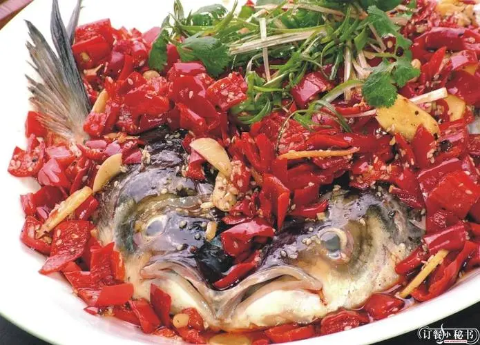 剁椒鱼头吃到撑！《终局之战》般的味蕾狂欢，比天堂之约还治愈！